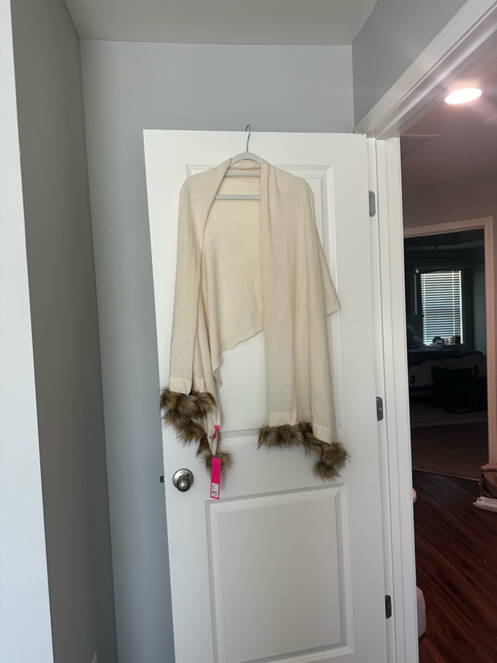 Lilly Pulitzer cream fur trimmed cashmere Shaw